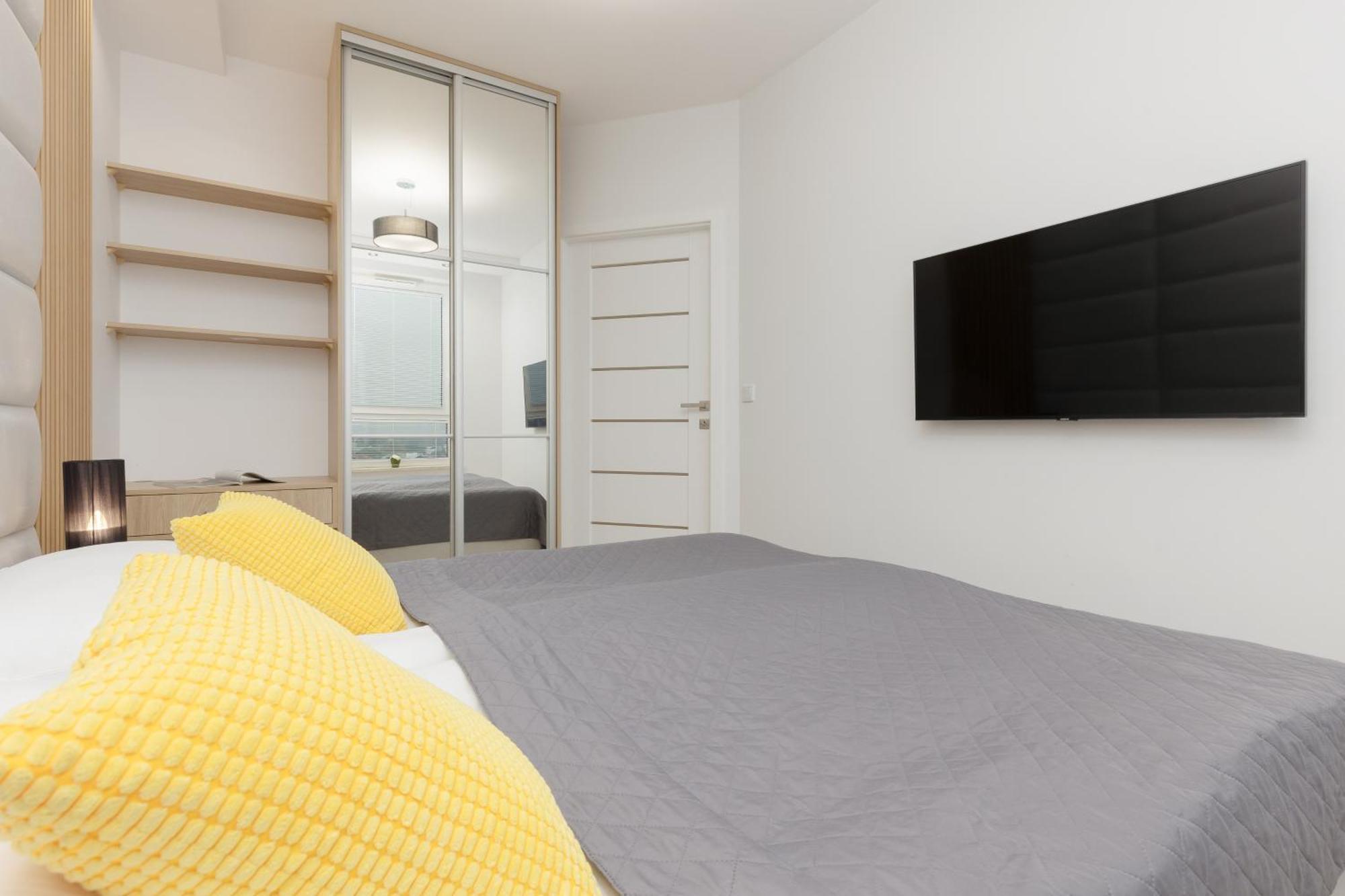 Modern Apartment With Balcony Near Aleje Jerozolimskie By Noclegi Renters Warschau Exterior foto
